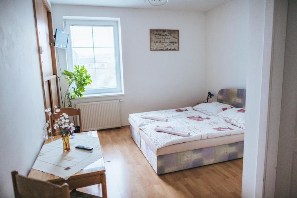 Klub U Namornika Dvůr Králové nad Labem Exteriör bild
